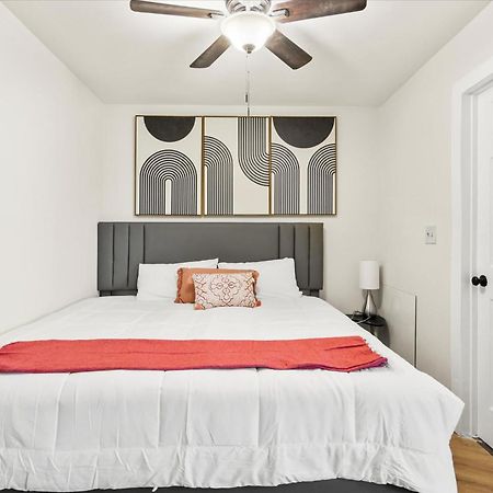 Modern Studio Apartment Near Merrimack Park ハンツビル エクステリア 写真