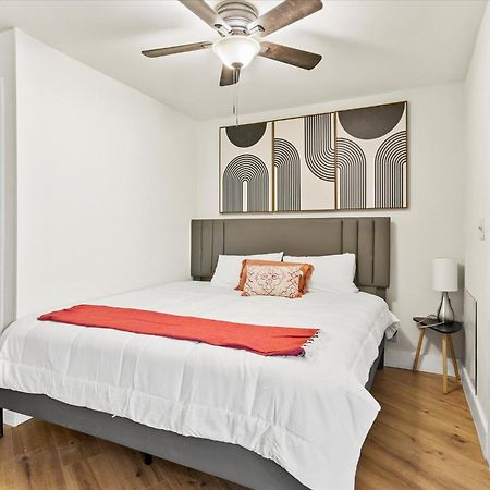 Modern Studio Apartment Near Merrimack Park ハンツビル エクステリア 写真