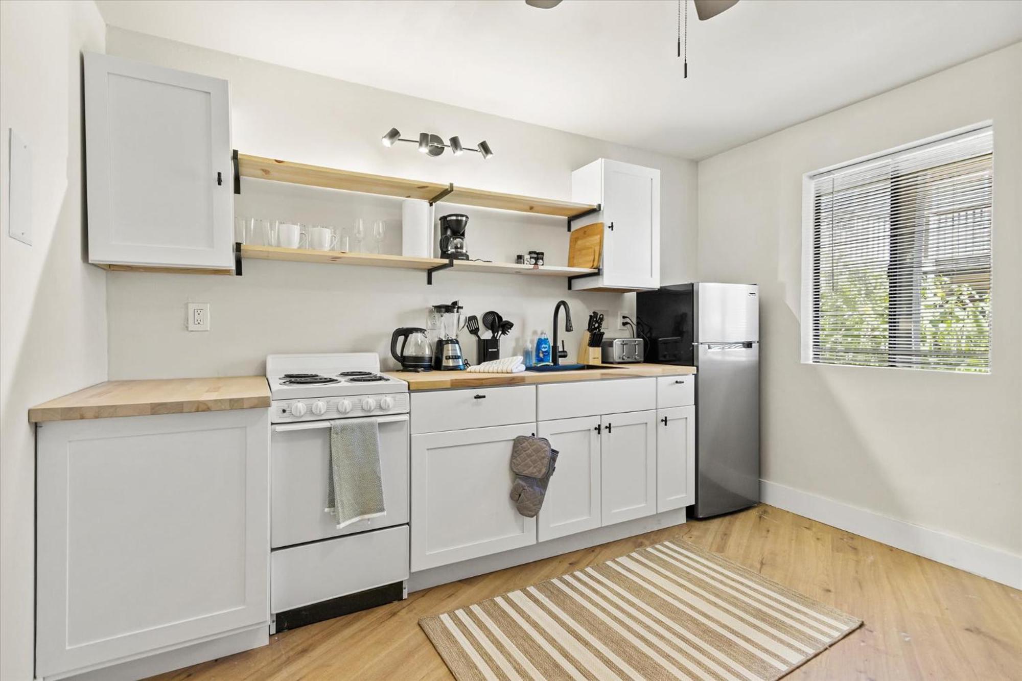 Modern Studio Apartment Near Merrimack Park ハンツビル エクステリア 写真